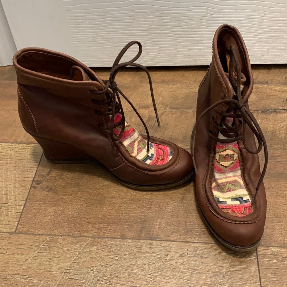 Anthropologie holding horses booties